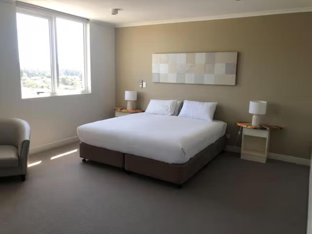 Base Holidays - Ettalong Beach Premium Apartments Esterno foto