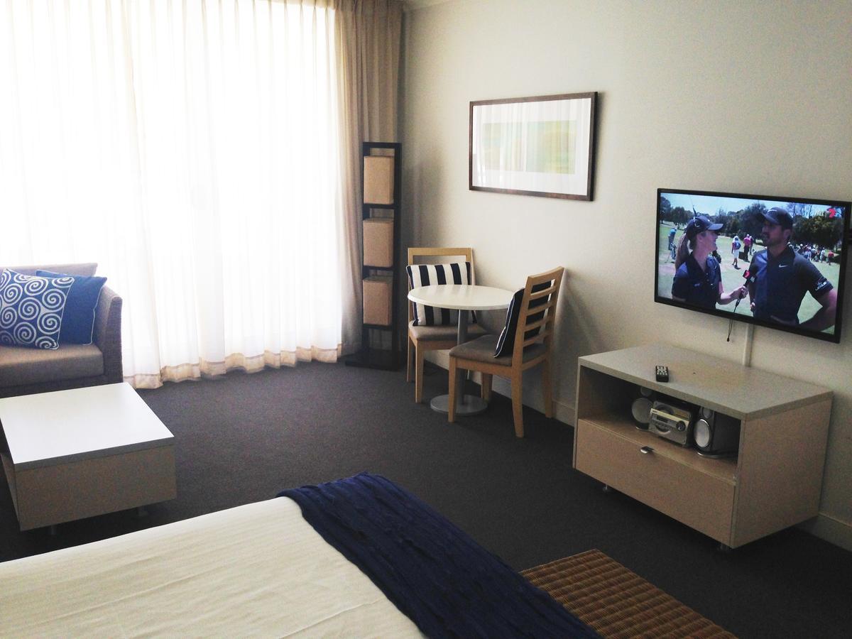 Base Holidays - Ettalong Beach Premium Apartments Esterno foto