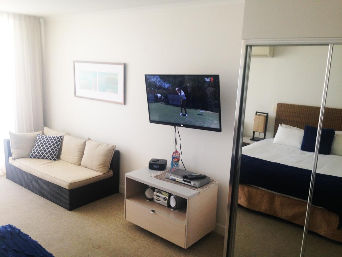 Base Holidays - Ettalong Beach Premium Apartments Esterno foto