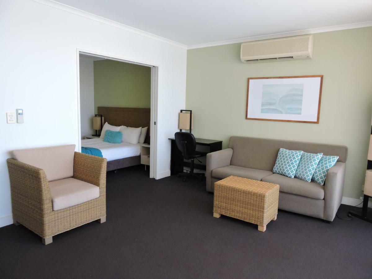 Base Holidays - Ettalong Beach Premium Apartments Esterno foto