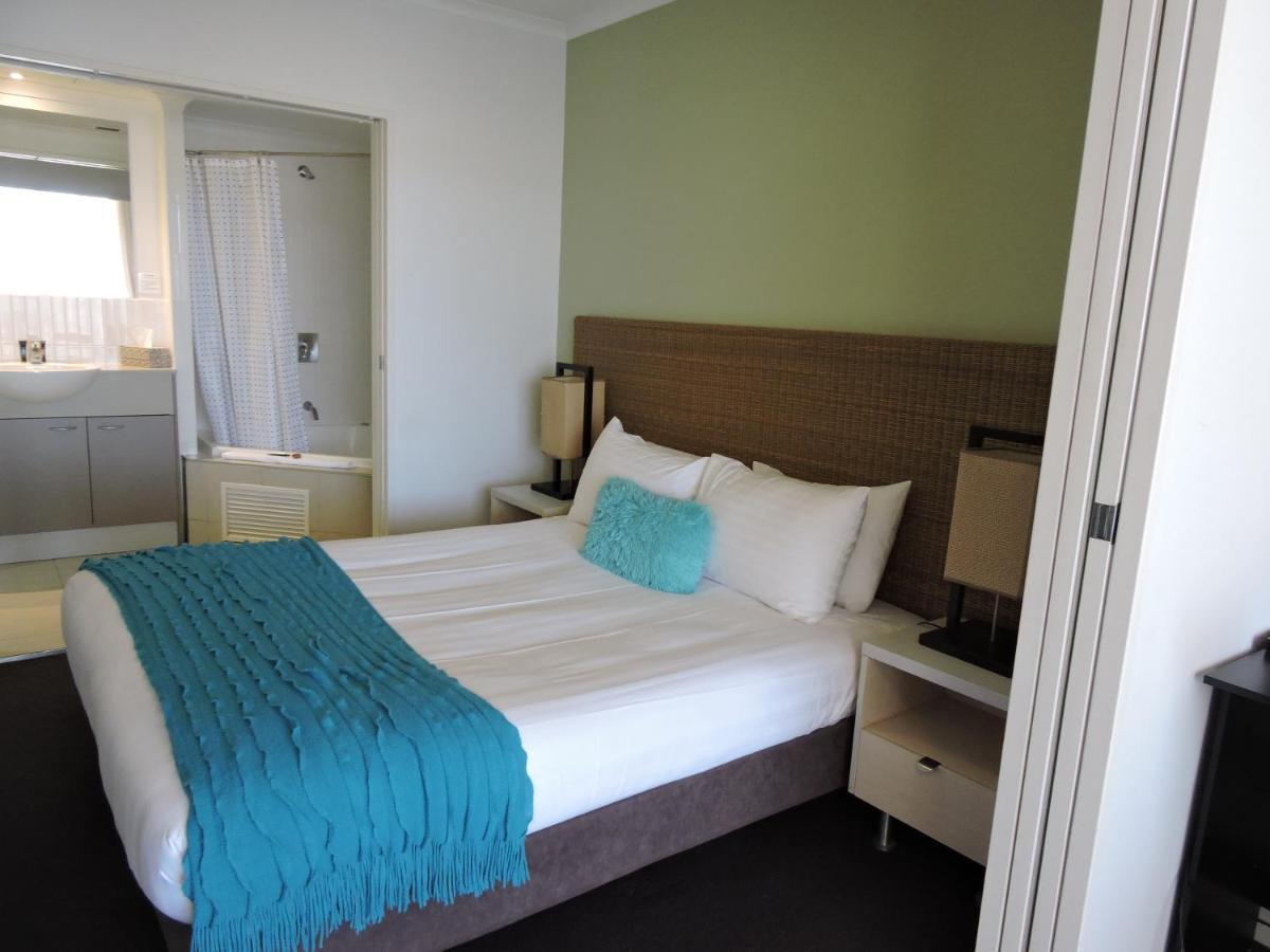 Base Holidays - Ettalong Beach Premium Apartments Esterno foto